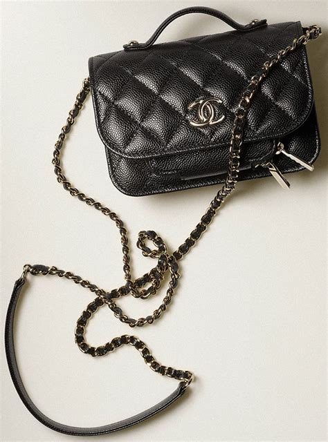 chanel clutch with chain 2023.